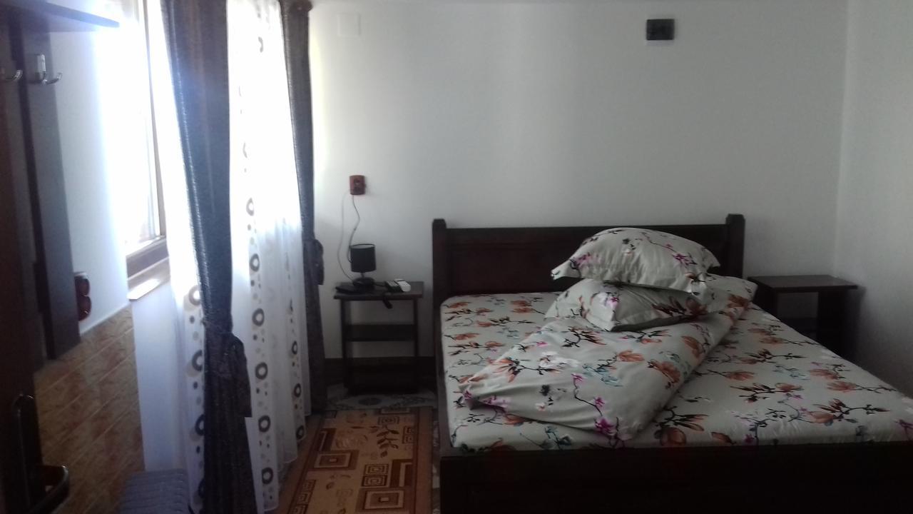 Hotel Casa Edy à Colibiţa Extérieur photo