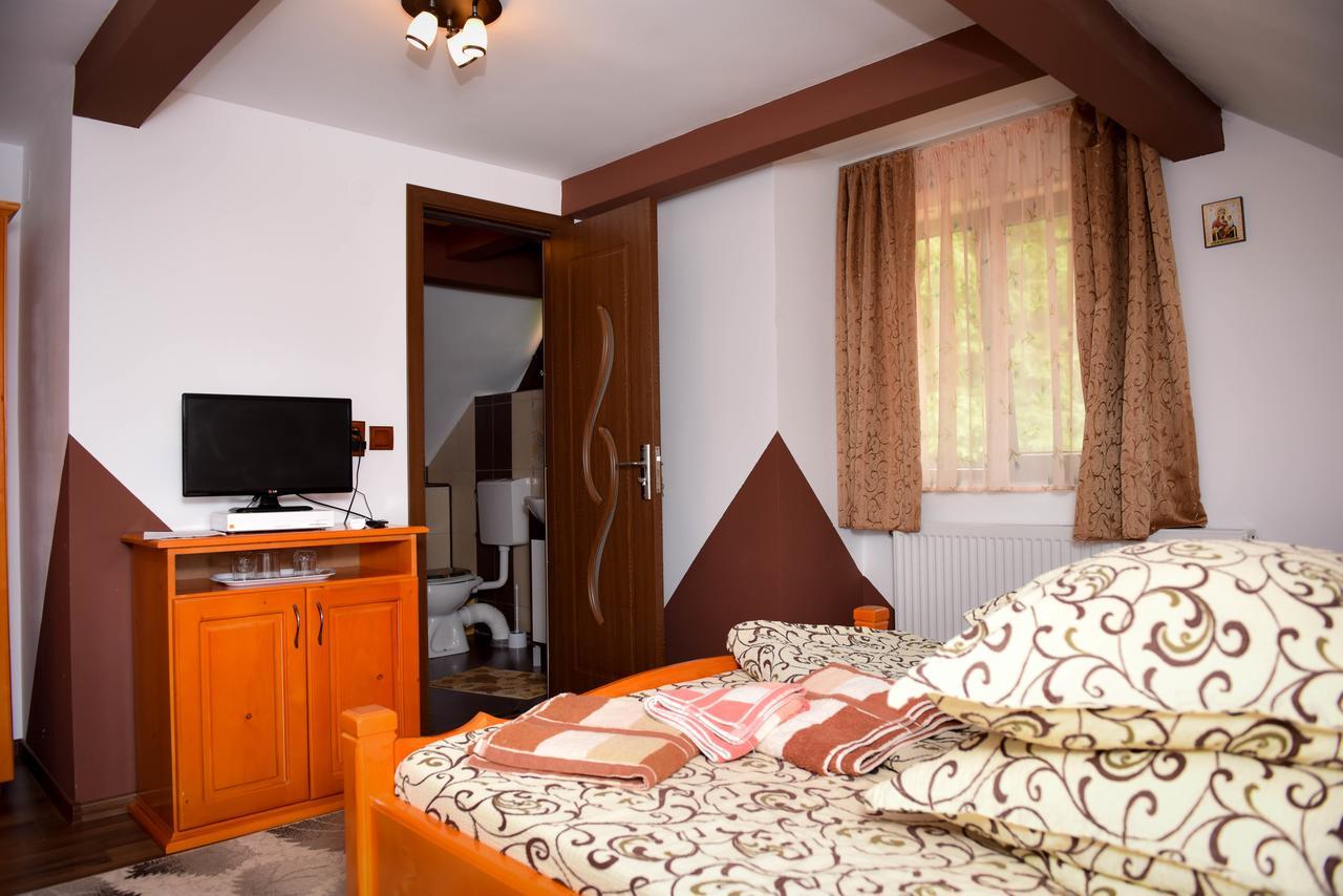 Hotel Casa Edy à Colibiţa Extérieur photo